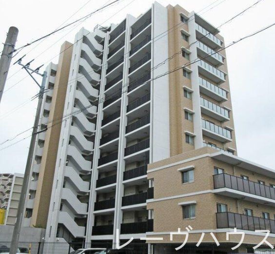 福岡市博多区三筑のマンションの建物外観