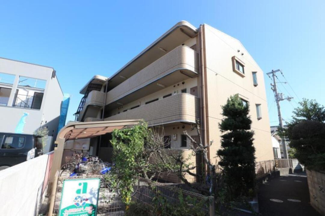 松山市久米窪田町のマンションの建物外観