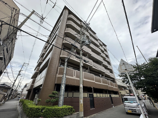 大阪市生野区林寺のマンションの建物外観