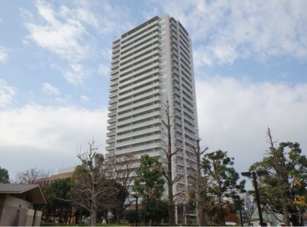 プラウドタワー木場公園の建物外観