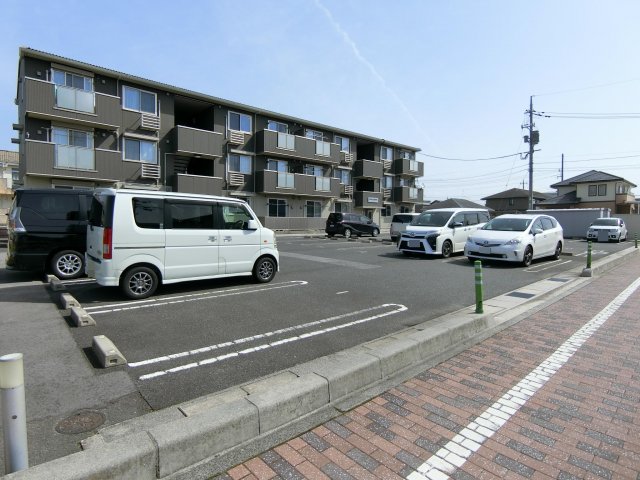 【カーサ　エノンの駐車場】