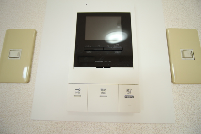 セキュリティ　モニター付きインターホン