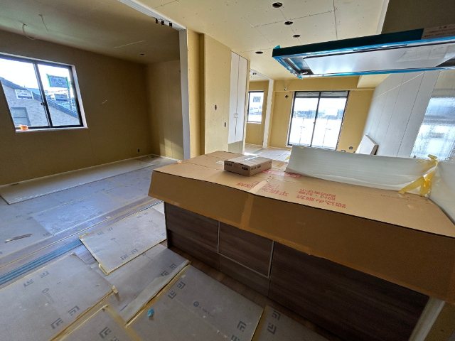 キッチン　キッチン側からのリビング