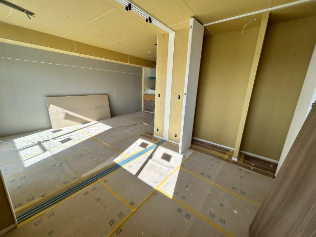 居室・リビング　４．４帖の居室からの写真