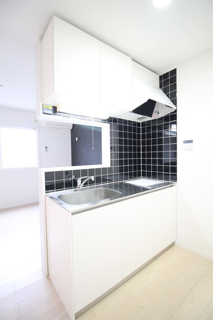 キッチン　お洒落なIHコンロ付システムキッチン★色が異なる場合がござい