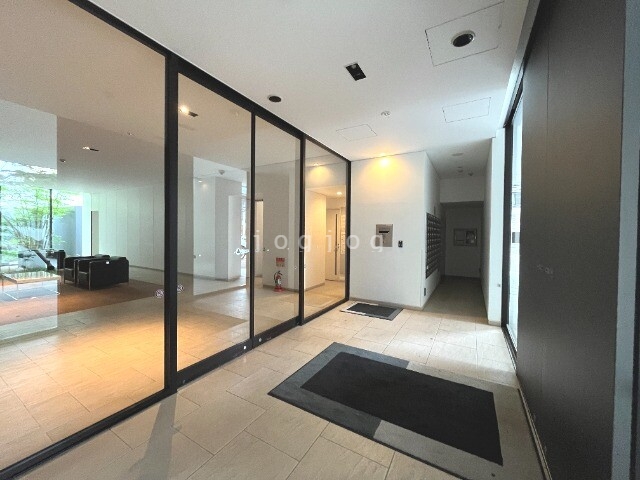 エントランス　宅配ボックス有