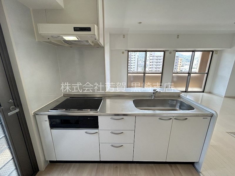 キッチン　※写真は別号室のものです。