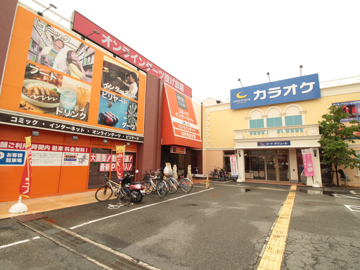 図書館　快活ｃｌｕｂ（図書館）まで677m