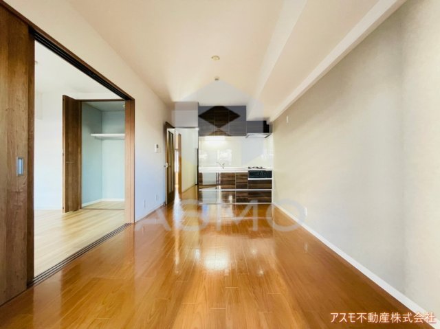 居室・リビング　同マンション別部屋参考写真