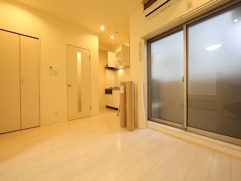 バルコニー　LＤＫ9.6帖　システムキッチン　エアコン完備　バルコニー