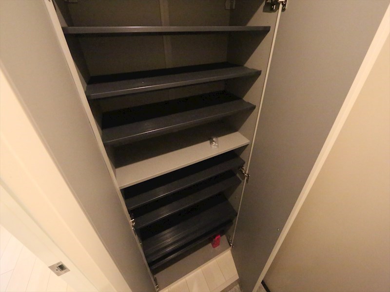 玄関　玄関　シューズボックス付（収納充実してます）