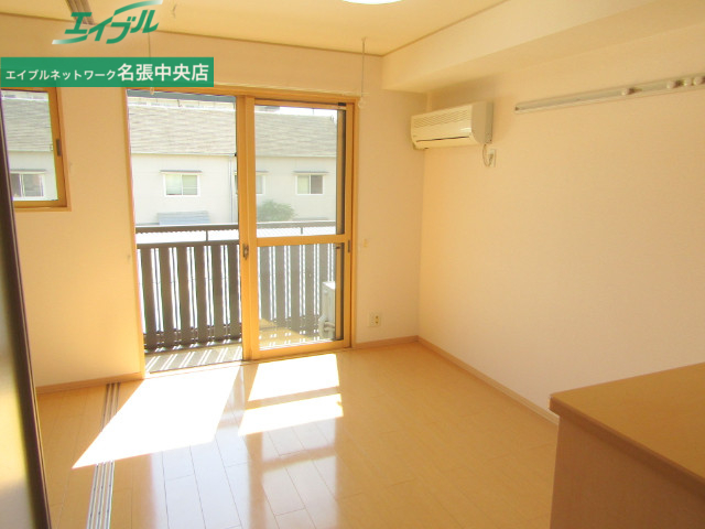 居室・リビング　別部屋参考写真です