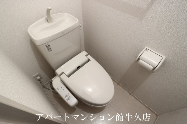 トイレ　温水洗浄便座