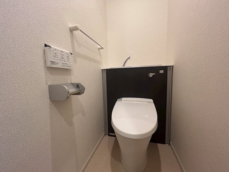 トイレ　温水洗浄便座