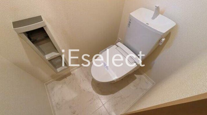 トイレ　温水洗浄便座付きのトイレです