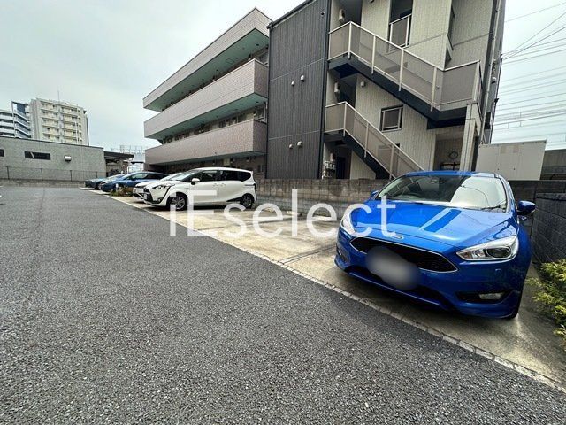 駐車場　敷地内駐車場も募集中です。