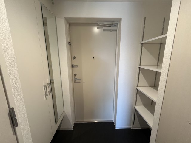 玄関　同間取り他部屋の室内写真です