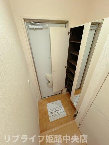 玄関　大きなシューズボックス完備