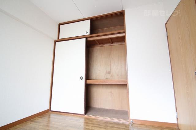 収納　二段に分かれていて荷物もたくさん入ります。