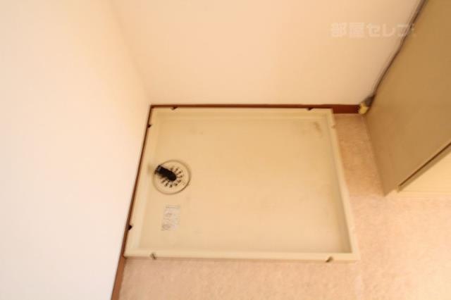 その他設備　洗濯機置き場は洗面台隣りです。