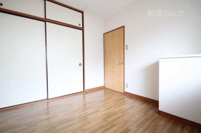居室・リビング　大きな収納付きの５．５帖のお部屋です。