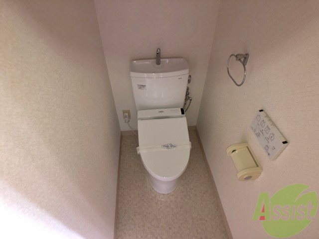 トイレ　人気のウォシュレットつきのトイレです。快適ですよ。
