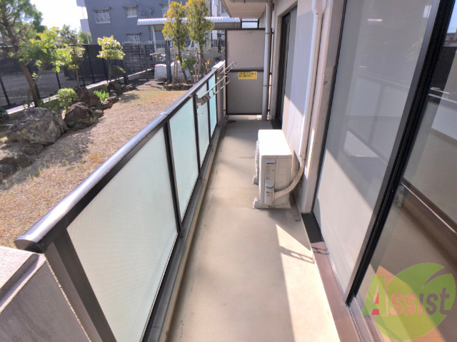 バルコニー　お天気のいい日はバルコニーで洗濯物も干せますよ。