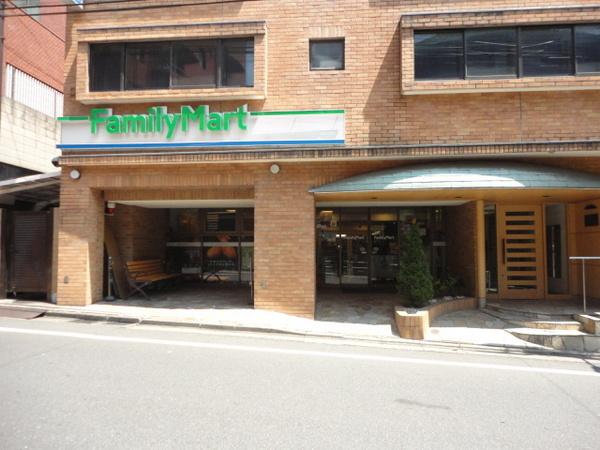 コンビニ　ファミリーマート上原三丁目店（コンビニ）まで284m