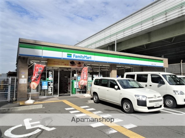 コンビニ　ファミリーマート（コンビニ）まで303m