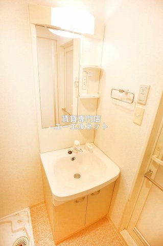洗面設備　清潔感ある独立洗面台で毎日気持ちよく♪