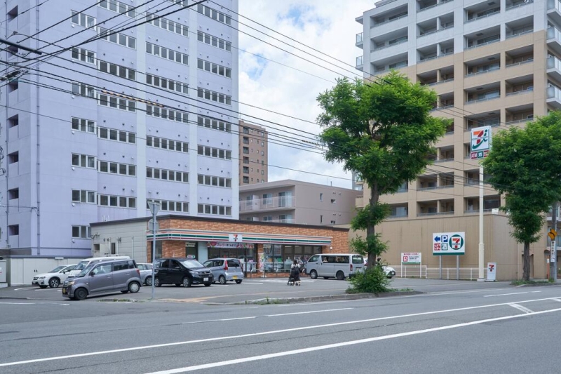 コンビニ　セブンイレブン札幌北4条西25丁目店（コンビニ）まで347m