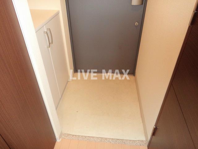 玄関　※別部屋のお写真になります