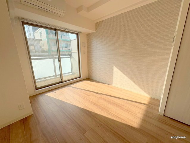 プレサンスOSAKA東中本エシデルの居間写真