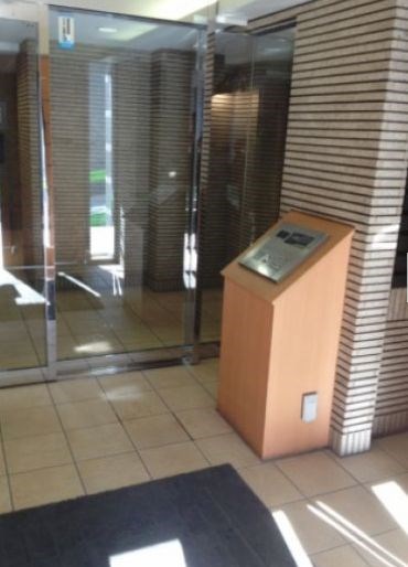 ロビー　弊社は全物件が仲介手数料半月分+税でご紹介可能です。