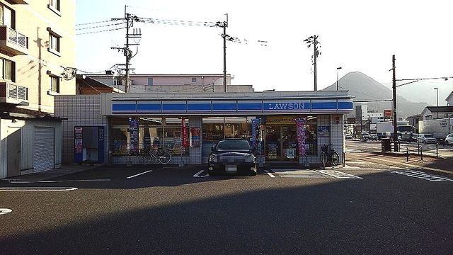 【北九州市門司区東本町のマンションのコンビニ】