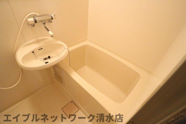 バス・シャワールーム　ゆったり過ごせるお風呂です