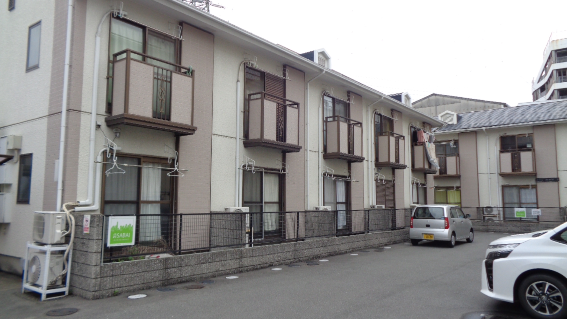 大阪市平野区長吉長原西のアパートの建物外観