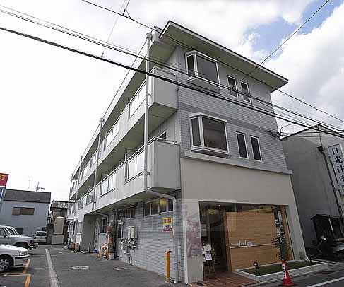 京都市伏見区深草北新町のマンションの建物外観