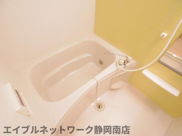 バス・シャワールーム　ゆったり過ごせるお風呂です