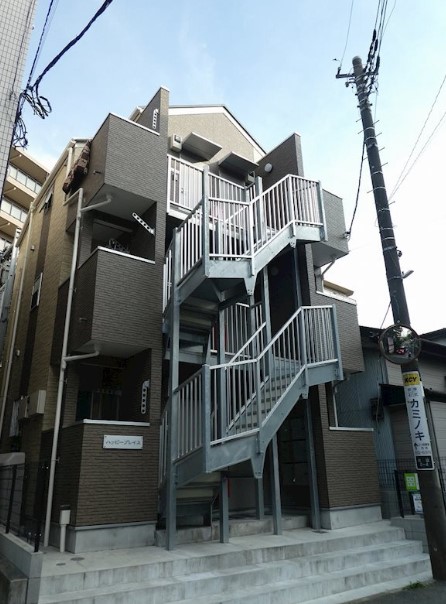 横浜市緑区白山のアパートの建物外観