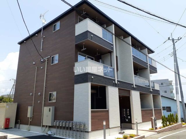 富士市水戸島のアパートの建物外観