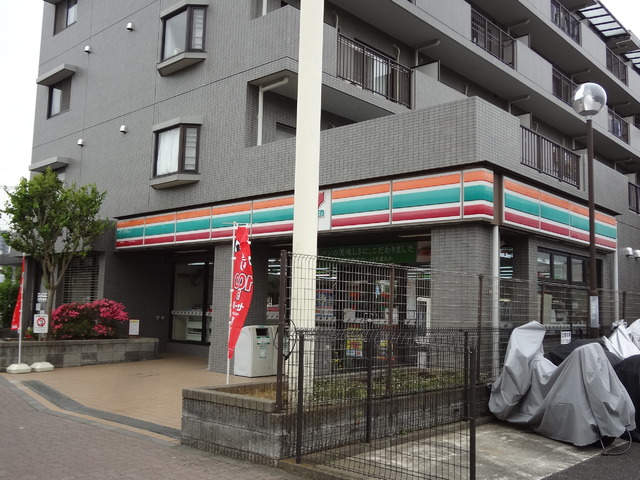 【八王子市片倉町のマンションのコンビニ】