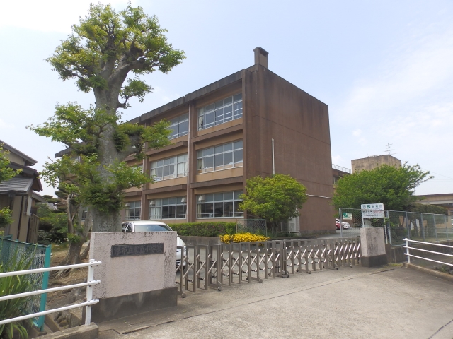 【ノイフェルドの小学校】