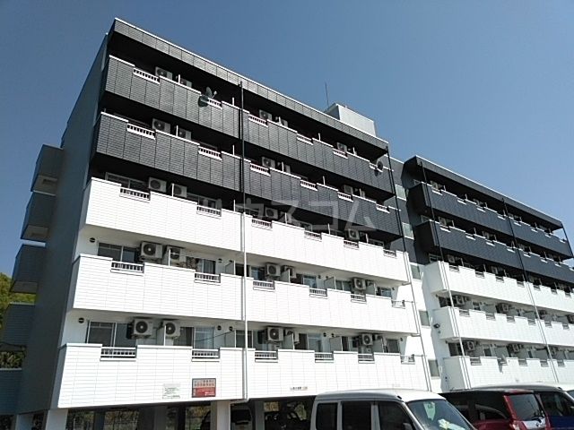 長久手市岩作三ケ峯のマンションの建物外観