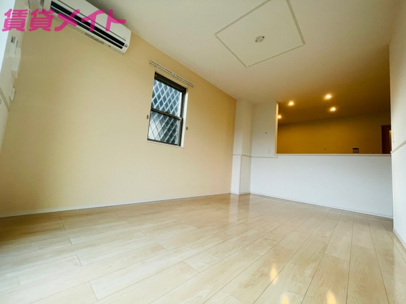 居室・リビング　反転タイプ参考写真