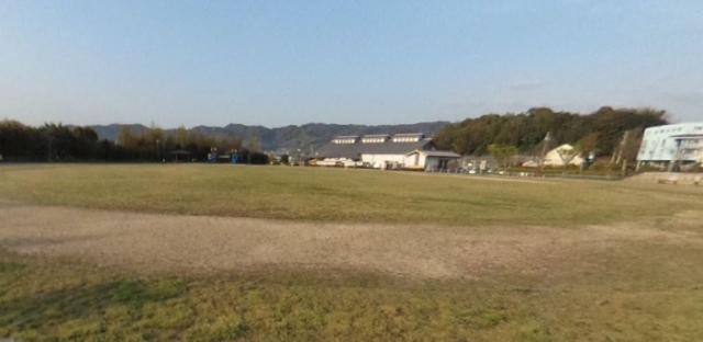 【高松市牟礼町原のアパートの公園】