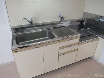 【八幡屋港友マンションのキッチン】