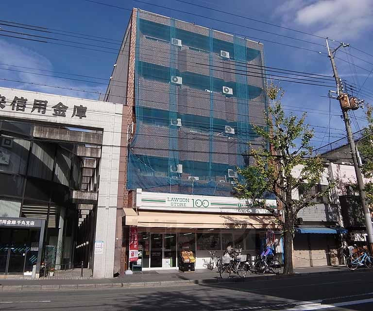 京都市中京区聚楽廻中町のマンションの建物外観