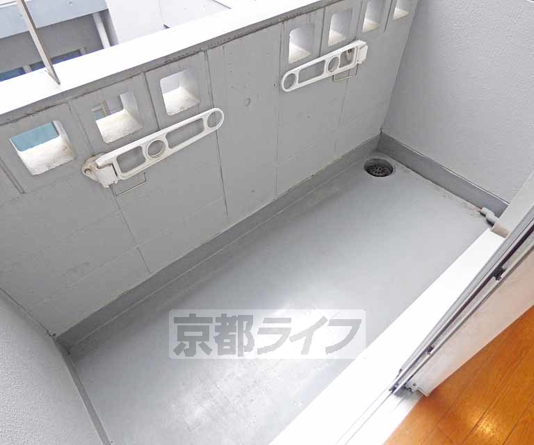 【京都市上京区元４丁目のマンションのバルコニー】