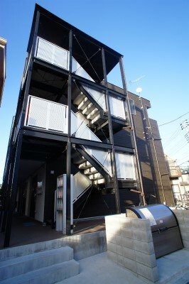 さいたま市南区辻のアパートの建物外観